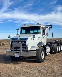 2011 Mack Granite GU813 Roll Off Truck
