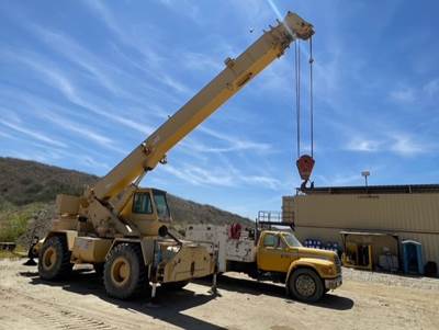 1990 Lorain LRT230E Rough Terrain Crane