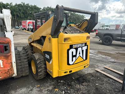 2011 Caterpillar 252B3 Skid Steer