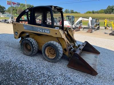 John Deere 317 Skid Steer