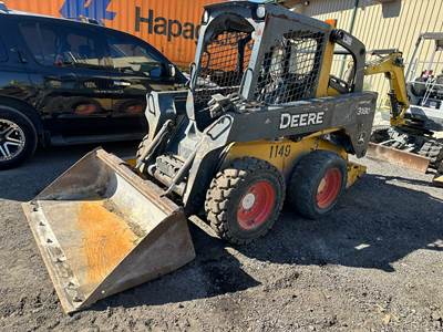 2013 John Deere 318D Skid Steer
