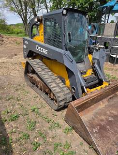 2015 John Deere 333E Skid Steer