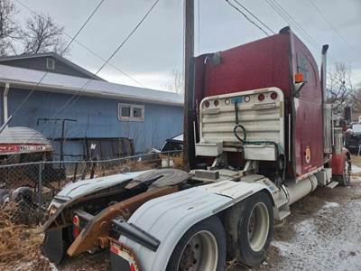 2001 Freightliner Classic XL Sleeper Semi Truck