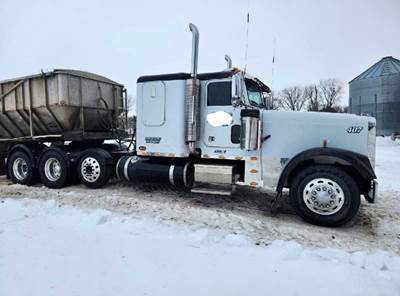 2007 Freightliner FLD Sleeper Semi Truck
