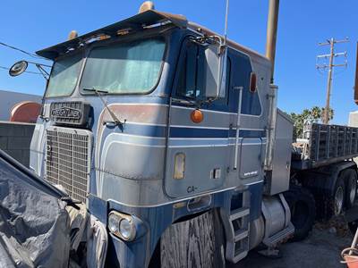 1981 Freightliner Sleeper Semi Truck