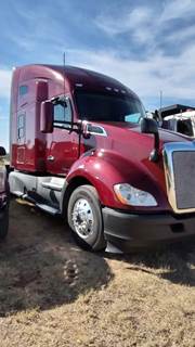 KENWORH T680 Sleeper Semi Truck
