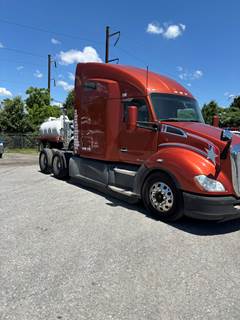 2019 Kenworth T680 Sleeper Semi Truck