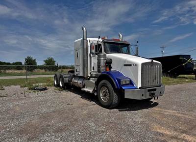 Kenworth T800 Sleeper Semi Truck