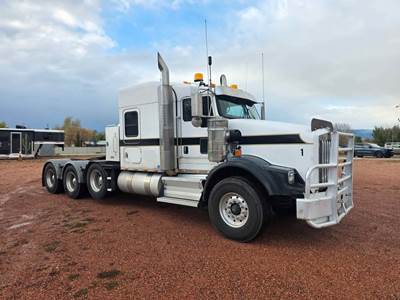 2010 Kenworth T800 Sleeper Semi Truck