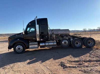 2023 Kenworth T880 Sleeper Semi Truck