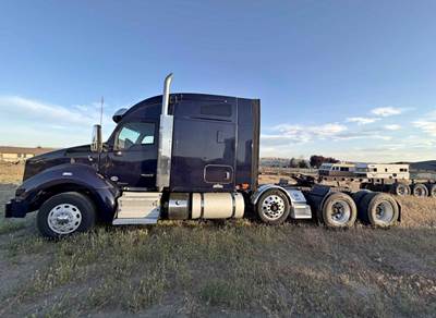 2018 Kenworth T880 Sleeper Semi Truck