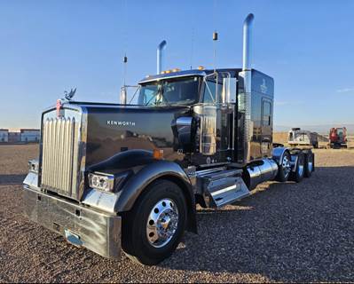2025 Kenworth W900 Sleeper Semi Truck
