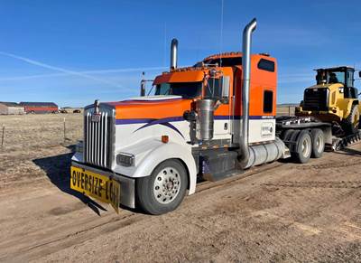 2005 Kenworth W900L Sleeper Semi Truck