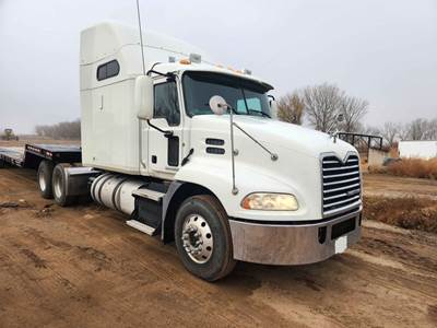 2012 Mack Sleeper Semi Truck