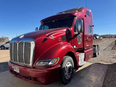 2011 Peterbilt 367 Sleeper Semi Truck