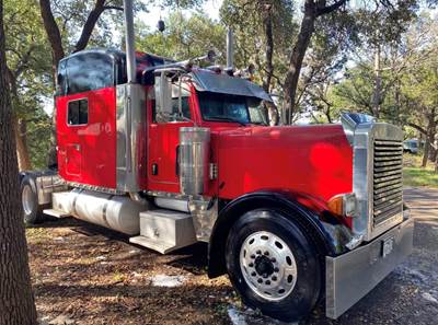2005 Peterbilt 379 Sleeper Semi Truck