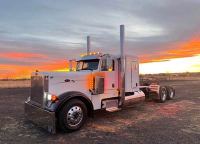 2007 Peterbilt 379 Sleeper Semi Truck