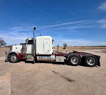 2003 Peterbilt 379 Sleeper Semi Truck