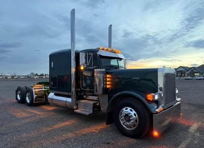 2003 Peterbilt 379EXHD Flat-Top Sleeper Semi Truck