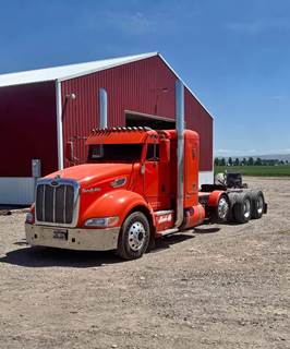 2009 Peterbilt 386 Sleeper Semi Truck