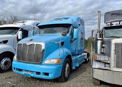 2000 Peterbilt 387 Sleeper Semi Truck