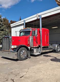 2014 Peterbilt 388 Flat-Top Sleeper Semi Truck