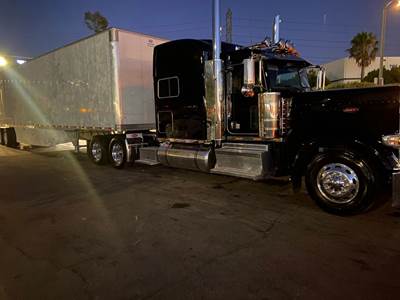 2022 Peterbilt 389 Sleeper Semi Truck