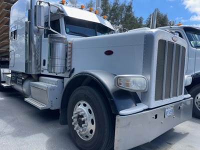 2011 Peterbilt 389 Sleeper Semi Truck