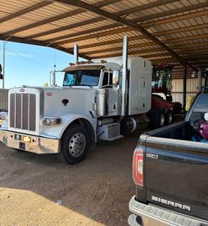 2016 Peterbilt 389 Sleeper Semi Truck