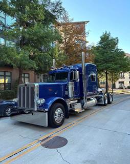 2019 Peterbilt 389 Sleeper Semi Truck