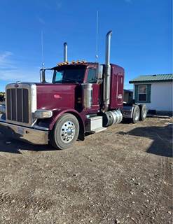 2015 Peterbilt 389 Sleeper Semi Truck