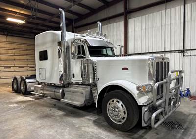 2020 Peterbilt 389 Sleeper Semi Truck