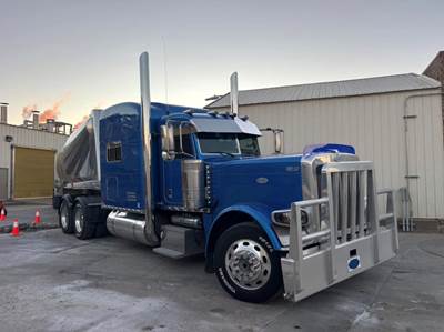 2019 Peterbilt 389 Sleeper Semi Truck