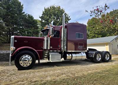 2019 Peterbilt 389 Sleeper Semi Truck