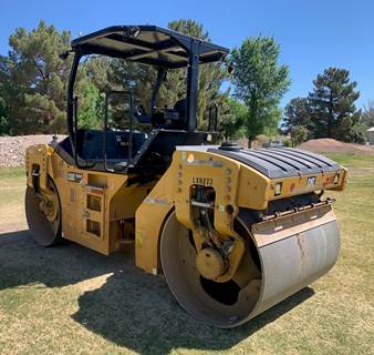 2015 Caterpillar CB54B Smooth Drum Roller Compactor