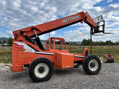 2007 SkyTrak 8042 Stand-Up Reach Forklift