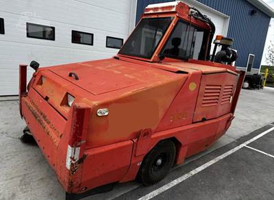2000 Tennant 800 Sweeper