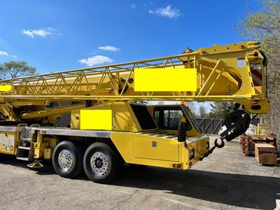 Link-Belt HTC-8690 Telescopic Boom Truck Crane