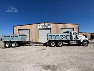 2007 Mack Pinnacle CHU613 Transfer Truck