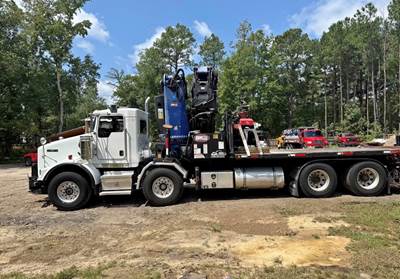 2014 Kenworth T800 Truck-Mounted Knuckle Boom Crane