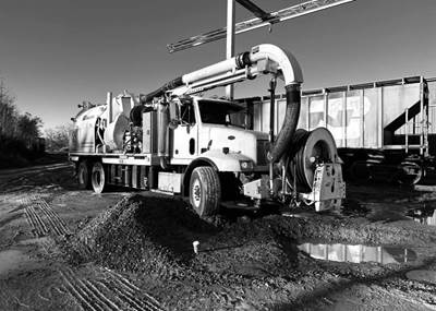 2004 Vac-Con Vacuum Truck