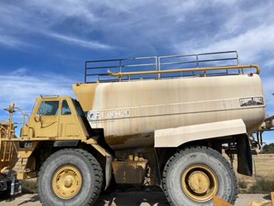 1990 Caterpillar 773B Water Truck
