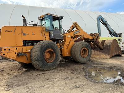 2001 Case 921C Wheel Loader - Pemberton Bucket