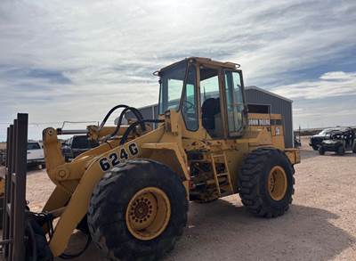1992 John Deere 624G Wheel Loader - Bucket