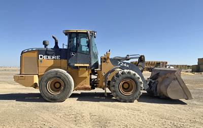 2019 John Deere 724K Wheel Loader - Bucket