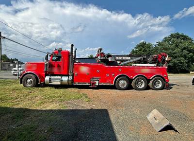 2017 Peterbilt 389 50-ton Wrecker Tow Truck