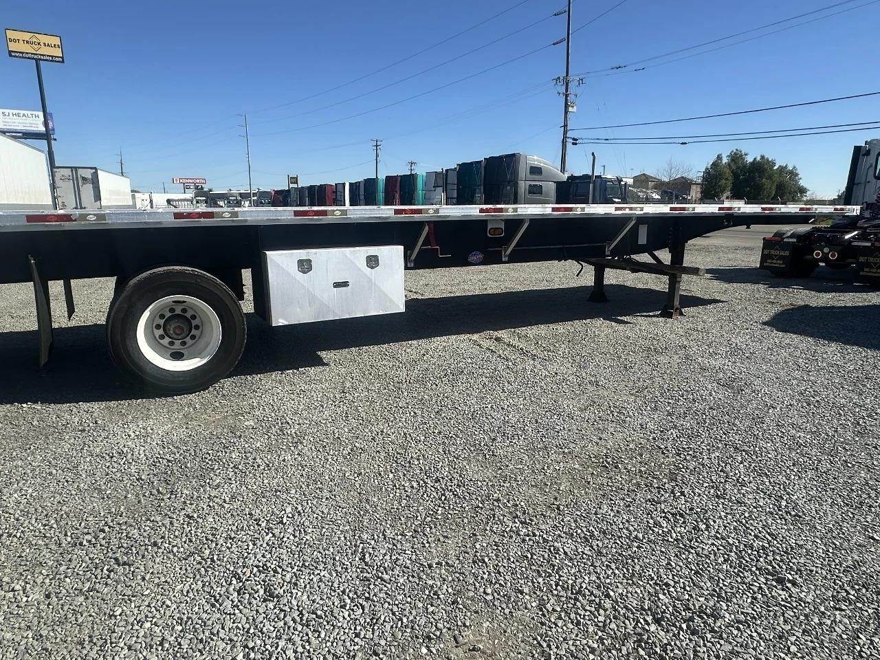 2008 UTILITY 45x102 Flatbed Trailer Air Ride, Spread Axle For Sale