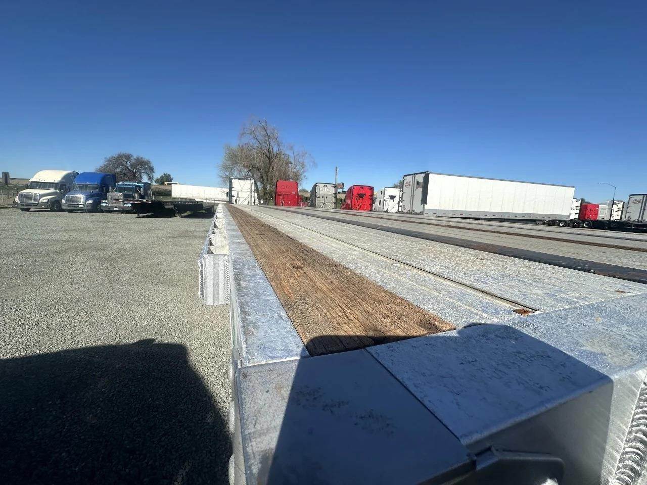 2008 UTILITY 45x102 Flatbed Trailer Air Ride, Spread Axle For Sale