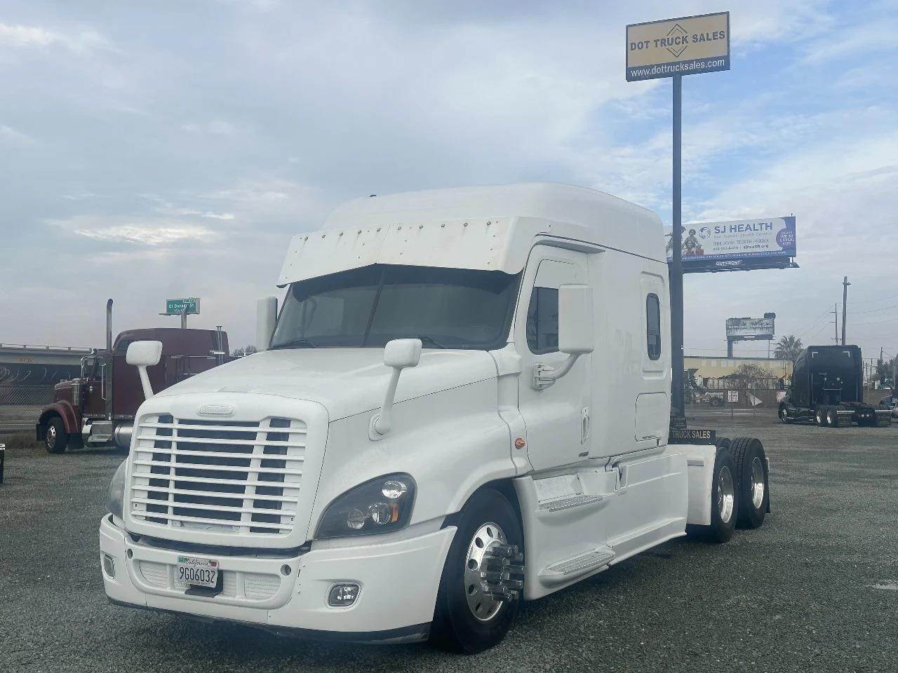 2016 Freightliner Cascadia 125 Evolution Sleeper Semi Truck 71" Mid