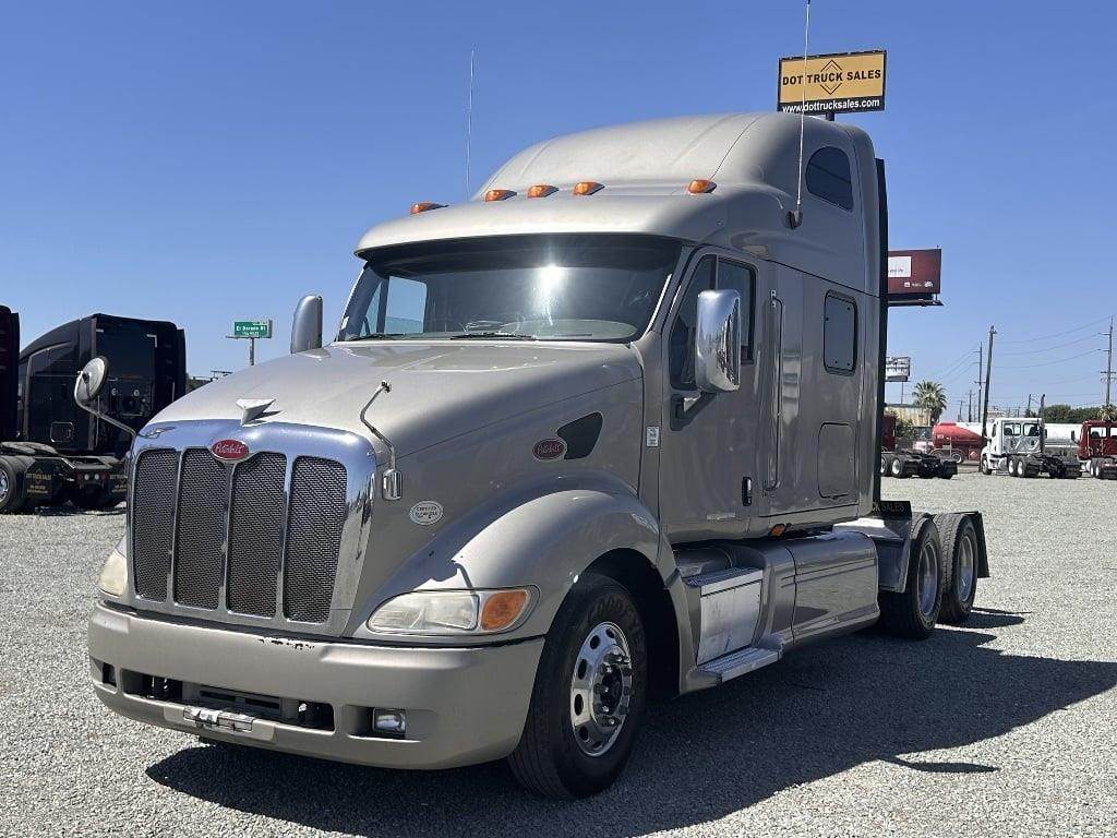 2008 Peterbilt 387 Sleeper Semi Truck 77" Raised Roof Sleeper